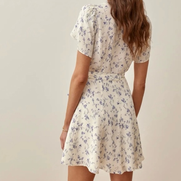 Reformation Ellwood Dress in Sinead White Blue Floral sz Medium Flutter Sleeves - Picture 6 of 12